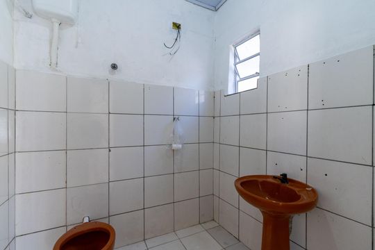 Banheiro de casa para alugar com 1 quarto, 37m² em Vila Babilonia, São Paulo
