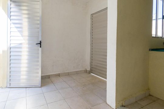 Hall de entrada de casa para alugar com 1 quarto, 37m² em Vila Babilonia, São Paulo