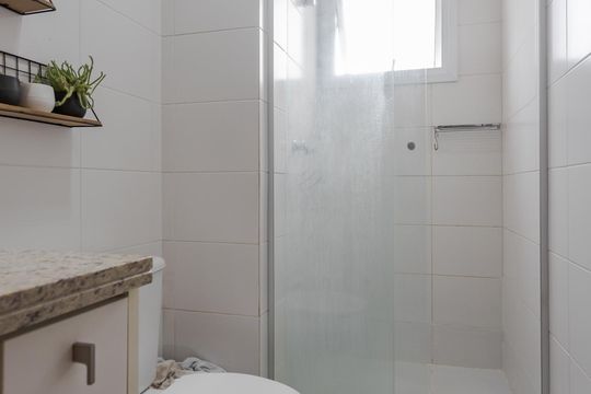 Banheiro de apartamento para alugar com 2 quartos, 66m² em Passo D’areia, Porto Alegre