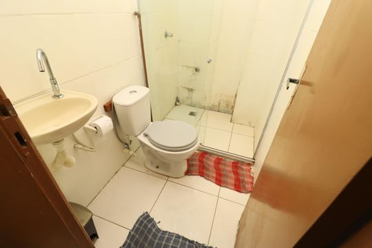 Banheiro de kitnet/studio para alugar com 1 quarto, 30m² em Itapuã, Salvador