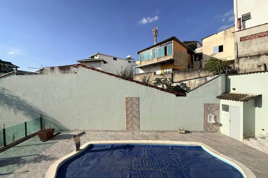 Área externa de casa à venda com 5 quartos, 639m² em Alto Caiçaras, Belo Horizonte