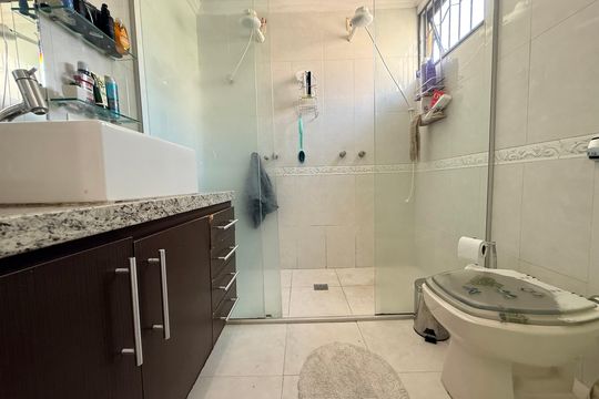 Banheiro de casa à venda com 5 quartos, 639m² em Alto Caiçaras, Belo Horizonte