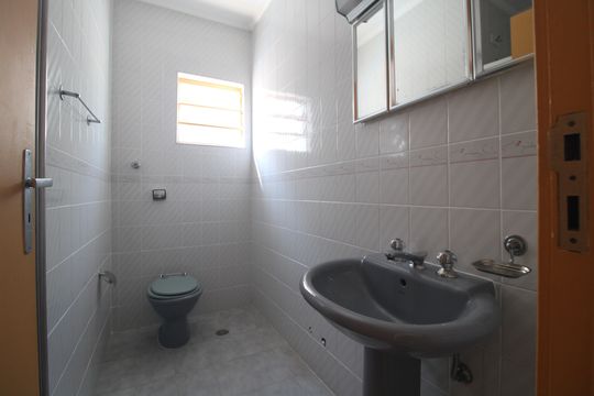 Banheiro da suíte de casa para alugar com 3 quartos, 140m² em Interlagos, São Paulo