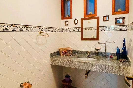 Banheiro de casa de condomínio para alugar com 5 quartos, 750m² em Granja Viana Ii, Cotia