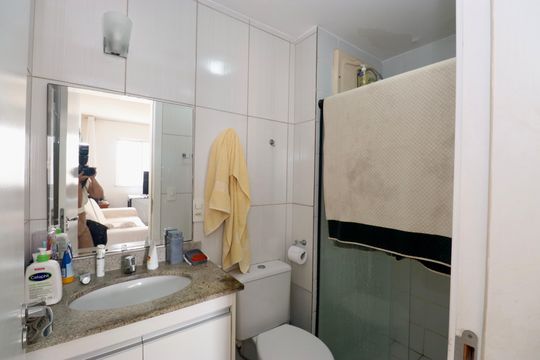 Banheiro de apartamento para alugar com 1 quarto, 56m² em Piatã, Salvador
