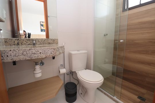 Banheiro de kitnet/studio para alugar com 1 quarto, 26m² em Caminho das Árvores, Salvador