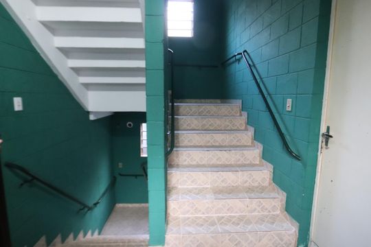 Escadas de apartamento à venda com 2 quartos, 64m² em Jardim Haia do Carrao, São Paulo