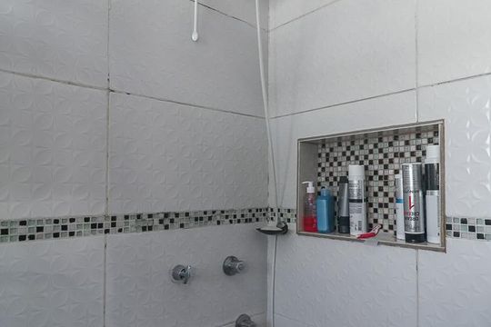 Banheiro da Suíte de casa à venda com 4 quartos, 102m² em Santa Rosa de Lima, Porto Alegre