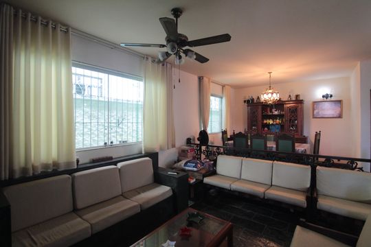 Sala de Estar de casa à venda com 3 quartos, 300m² em São José, Belo Horizonte