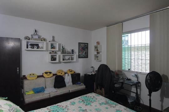 Quarto 1 de casa à venda com 3 quartos, 300m² em São José, Belo Horizonte