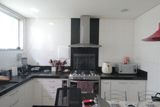 Cozinha de casa à venda com 3 quartos, 300m² em São José, Belo Horizonte