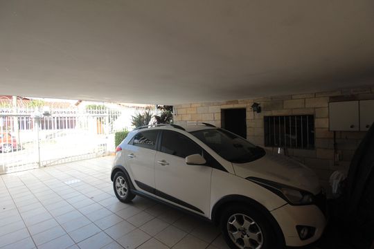 Garagem de casa à venda com 3 quartos, 300m² em São José, Belo Horizonte