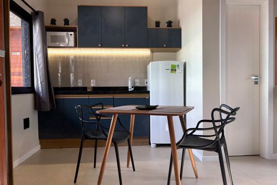 Cozinha de kitnet/studio para alugar com 1 quarto, 28m² em Forquilhinhas, São José