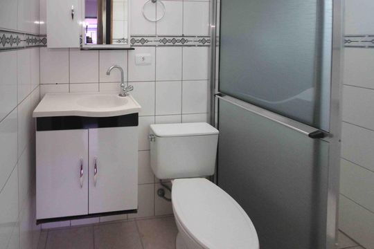 Banheiro da Suite de casa para alugar com 2 quartos, 70m² em Vila Ema, São Paulo