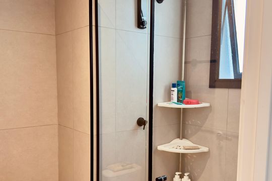 Banheiro de apartamento à venda com 1 quarto, 25m² em Pinheiros, São Paulo