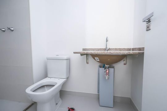 Banheiro de kitnet/studio para alugar com 1 quarto, 30m² em Vila Mariana, São Paulo