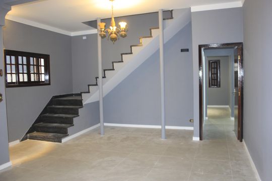 Casa à venda com 3 quartos, 210m² em Parque Goncalves Junior, Guarulhos
