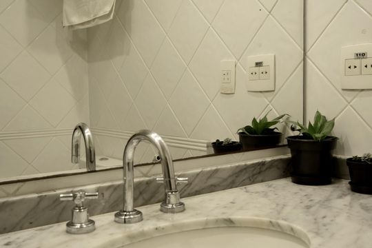 Banheiro de kitnet/studio para alugar com 1 quarto, 30m² em Jardim Paulista, São Paulo