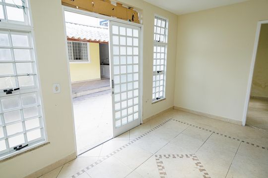 Sala de casa à venda com 4 quartos, 247m² em Campo Grande, Rio de Janeiro