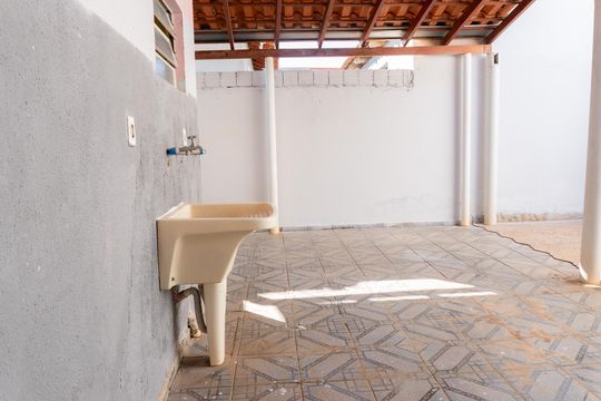 Área de Serviço de casa para alugar com 2 quartos, 200m² em Jardim Primavera, Paulínia