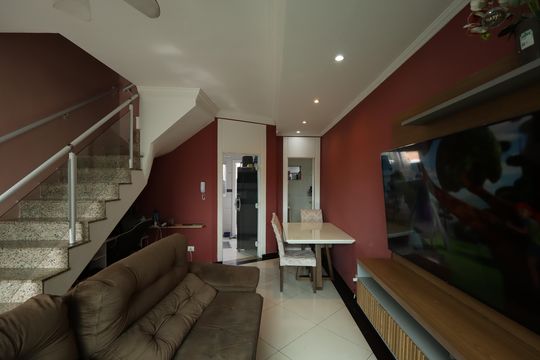 Sala  de casa de condomínio para alugar com 2 quartos, 151m² em Vila Marari, São Paulo