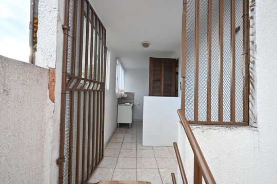 Entrada de casa para alugar com 1 quarto, 30m² em Jardim Maria Virginia, São Paulo
