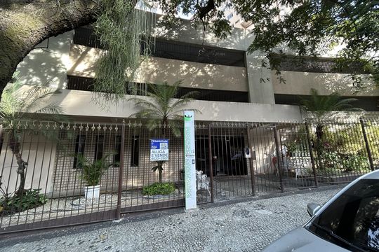 Fachada + placa de apartamento à venda com 3 quartos, 90m² em Lins de Vasconcelos, Rio de Janeiro