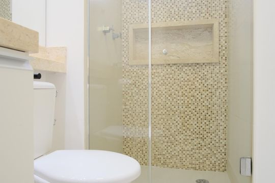 Banheiro de apartamento à venda com 2 quartos, 49m² em Vila Carrão, São Paulo
