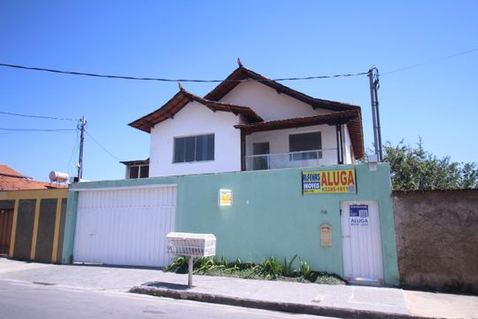 Fachada / Plaquinha Instalada 04/09/2026 DCFC-427 de casa para alugar com 4 quartos, 200m² em Bairro da Glória, Contagem