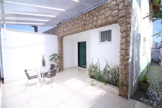 Quintal de casa para alugar com 4 quartos, 200m² em Bairro da Glória, Contagem