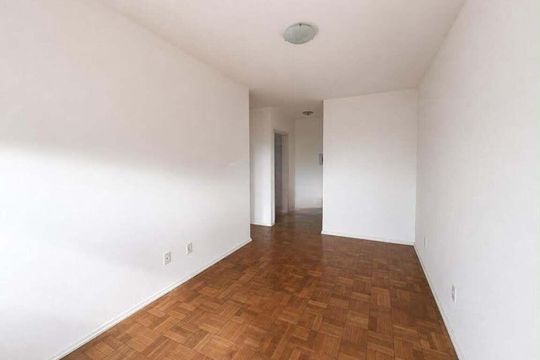 Sala de apartamento para alugar com 1 quarto, 48m² em Passo d’Areia, Porto Alegre