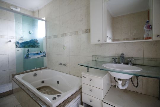 Banheiro da Suíte 4 de casa para alugar com 4 quartos, 250m² em Tanque, Rio de Janeiro