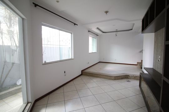 Casa para alugar com 4 quartos, 250m² em Tanque, Rio de Janeiro
