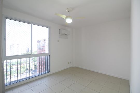 Quarto  de apartamento para alugar com 4 quartos, 169m² em Barra Olímpica, Rio de Janeiro