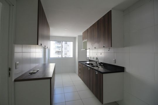Cozinha de apartamento para alugar com 4 quartos, 169m² em Barra Olímpica, Rio de Janeiro