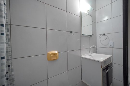 Banheiro Social de apartamento para alugar com 1 quarto, 58m² em Ipiranga, São José