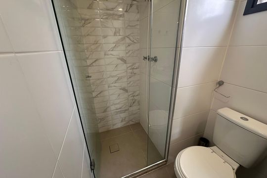 Banheiro de kitnet/studio para alugar com 1 quarto, 24m² em Brooklin, São Paulo