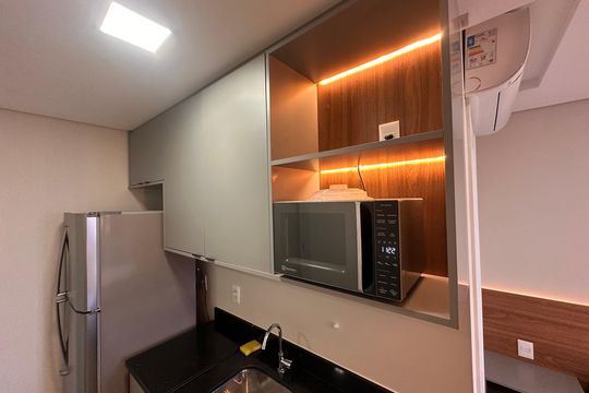 Cozinha de kitnet/studio para alugar com 1 quarto, 24m² em Brooklin, São Paulo