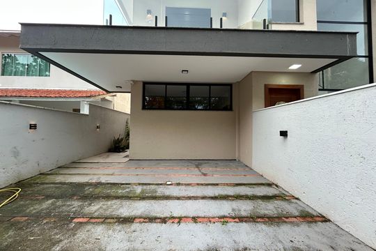 Garagem de casa para alugar com 3 quartos, 100m² em Campeche Central, Florianópolis