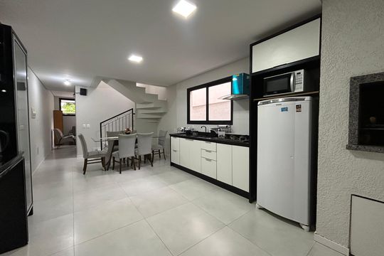 Cozinha de casa para alugar com 3 quartos, 100m² em Campeche Central, Florianópolis