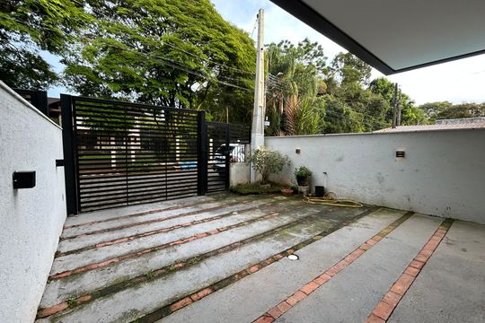 Garagem de casa para alugar com 3 quartos, 100m² em Campeche Central, Florianópolis