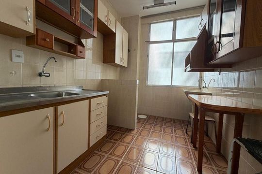 Cozinha de apartamento para alugar com 1 quarto, 48m² em Menino Deus, Porto Alegre