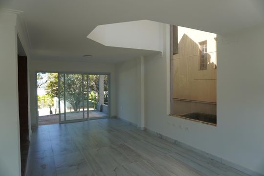 Sala de casa de condomínio à venda com 2 quartos, 450m² em Alphaville, Santana de Parnaíba