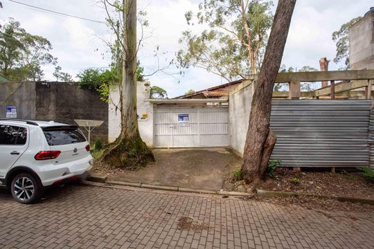 Fachada de casa à venda com 4 quartos, 650m² em Sete Praias, Diadema