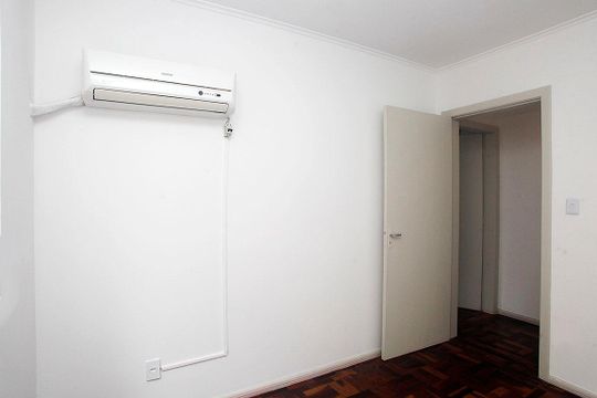 Quarto 1 de apartamento à venda com 2 quartos, 80m² em Santana, Porto Alegre