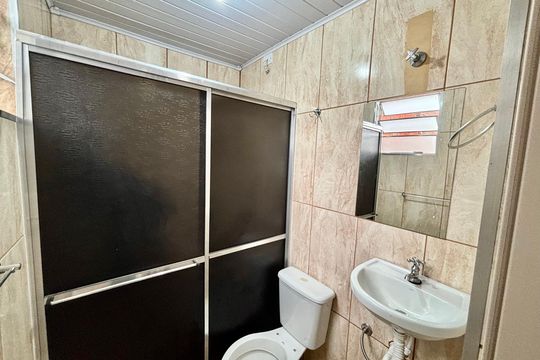 Banheiro de casa para alugar com 0 quarto, 137m² em Vila Yolanda, Ferraz de Vasconcelos