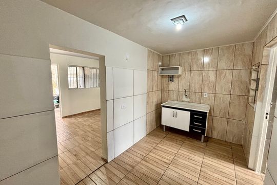 Cozinha de casa para alugar com 0 quarto, 137m² em Vila Yolanda, Ferraz de Vasconcelos