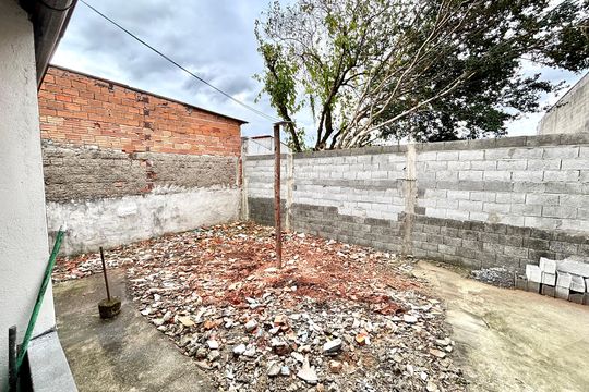 Quintal de casa para alugar com 0 quarto, 137m² em Vila Yolanda, Ferraz de Vasconcelos