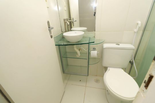 Banheiro da Suíte de apartamento para alugar com 2 quartos, 70m² em Jardim das Margaridas, Salvador