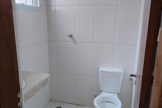 Banheiro de casa de condomínio para alugar com 3 quartos, 94m² em Jardim Ubirajara, São Paulo